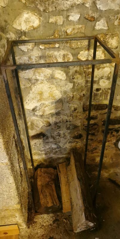 range bûches en fer de 10x10 mm sur mesure range bûches en fer de 10x10 mm sur mesure