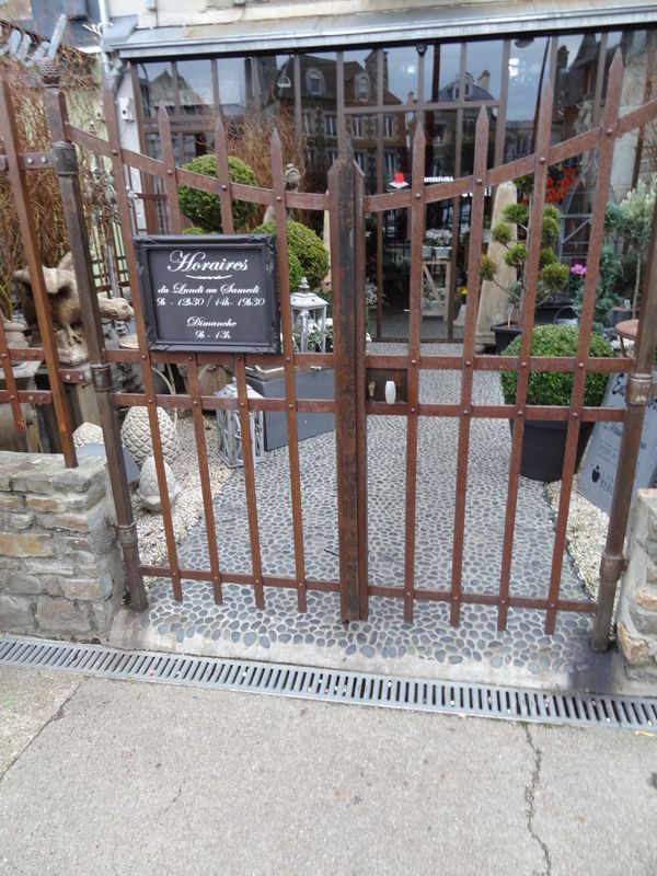 portail en fer plat avec faux rivets portail en fer plat avec faux rivets