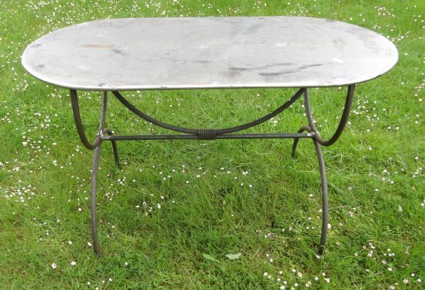table de jardin ovale sur mesure ,tôle et fer plein de 2 cm table de jardin ovale sur mesure ,tôle et fer plein de 2 cm