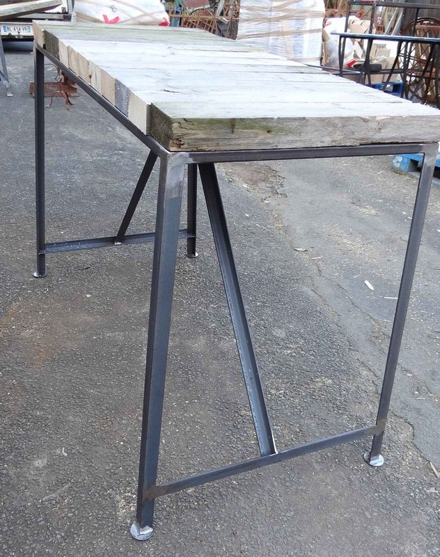 établi design industriel ,piétement en cornière