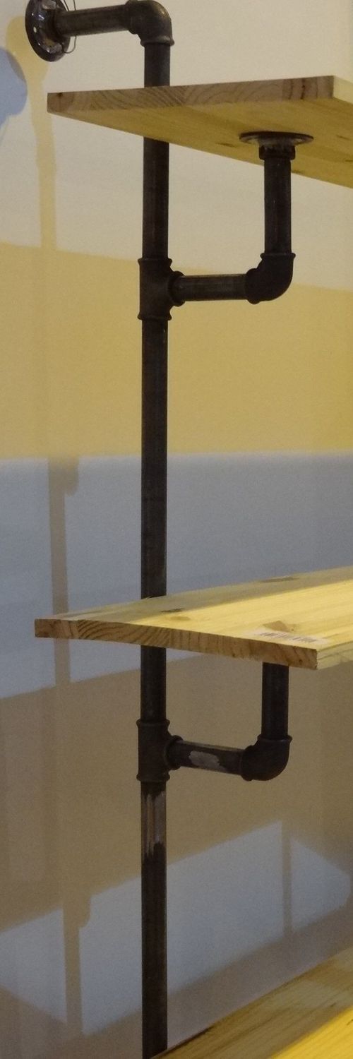 étagères réalisées avec du matériel de plomberie étagères réalisées avec du matériel de plomberie