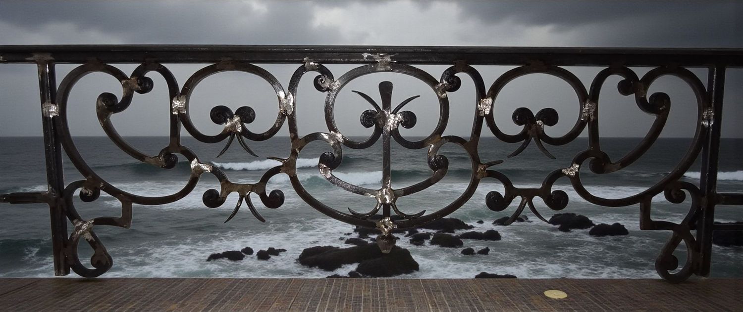 appui de fenêtre Dinard en fer forgé, superbe et investissement pour plusieurs dizaines d'années appui de fenêtre Dinard en fer forgé, superbe et investissement pour plusieurs dizaines d'années