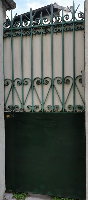 portillon d'une propriété de la région parisienne