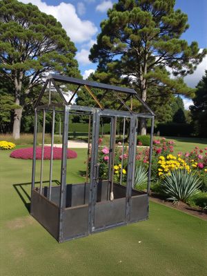 mini serre sur mesure pour une terrasse a Paris.