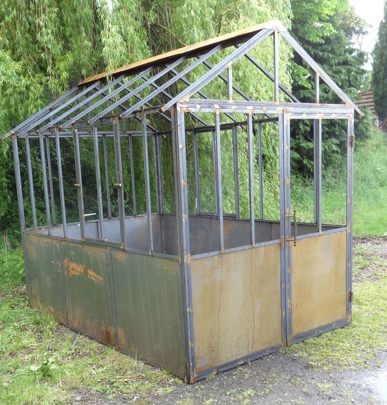 SERRE en cornière et tôle  modèle ancien : 3 m x 2 m x 250 cm