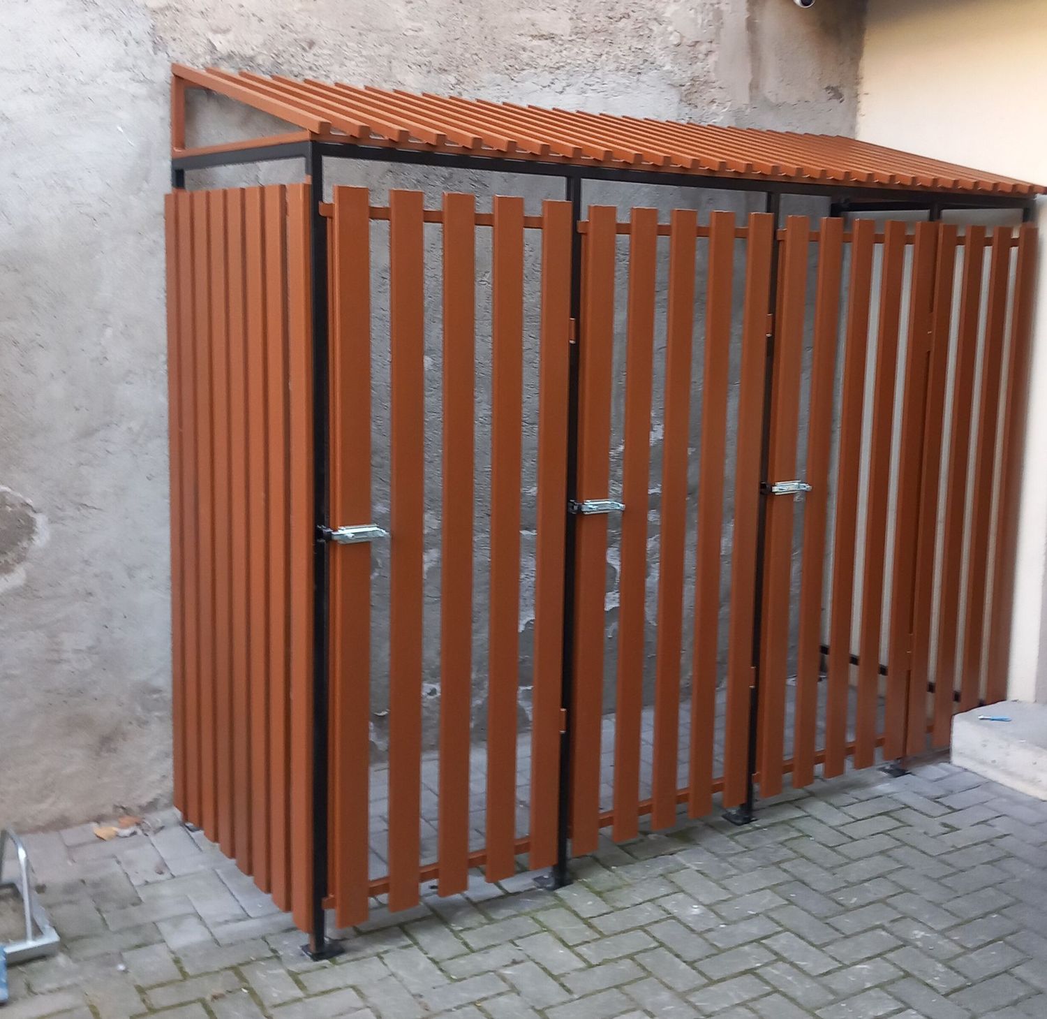 local pour poubelles