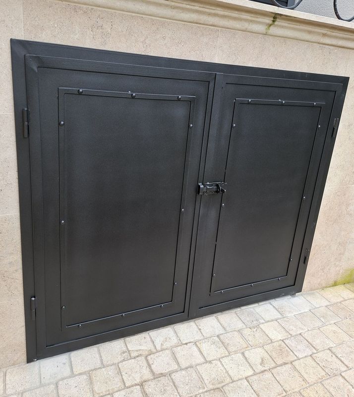 porte de cave en tôle épaisse