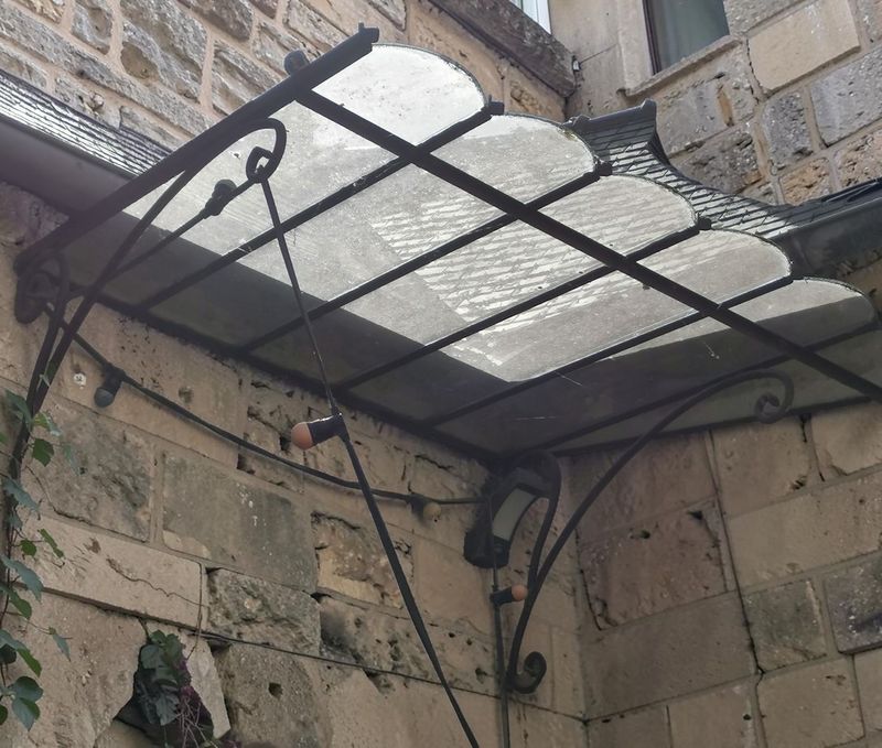 marquise droite ,potences fer rond de 16 mm,150 cm de long