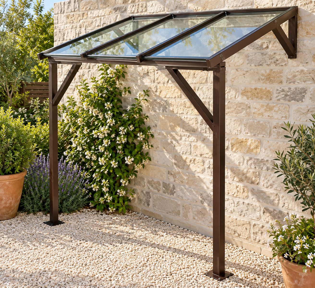 abri de jardin en fer forgé et verres translucides