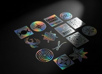 Naklejki holograficzne na zamówienie, które realnie zwiększają sprzedaż produktów