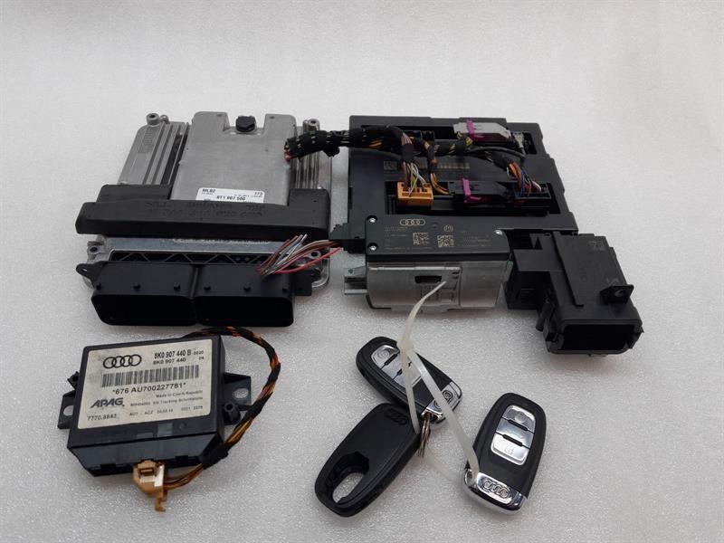 Audi RS5 8T Engine ECU Set 8T1907560 Engine Control Unit Set 4.2 FSI V8
