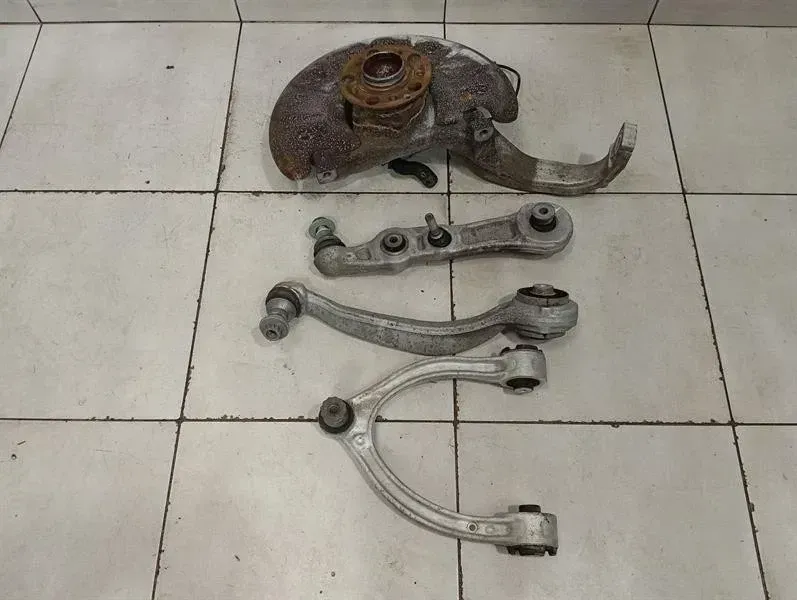 Mercedes C63 AMG W205 Left Front Hub A2053325100 Wheel Bearing Housing Front Left