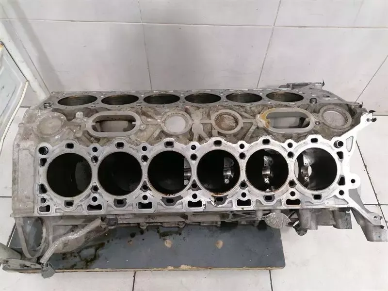 ASTON MARTIN VANTAGE V12 V12S Engine BLOCK ENGINE BLOCK AM28
