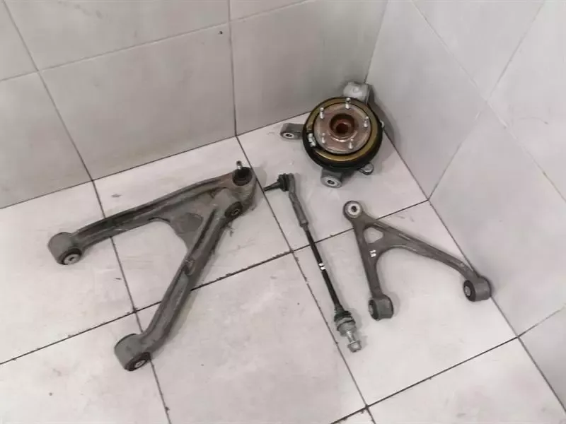 Chevrolet Corvette C6 Right Rear Hub 88965637 Wheel Bearing Case Rear Right Set