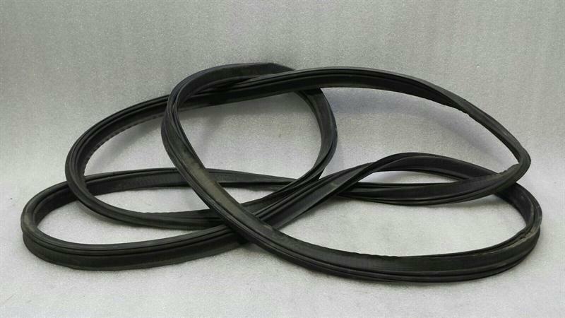 Chevrolet Corvette C6 Lift Gate Seal 20869139 Tailgate Seals