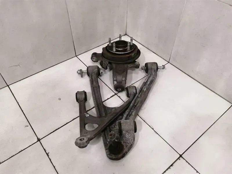 Chevrolet Corvette C6 Left Rear Hub 88965638 Wheel Bearing Case Rear Left