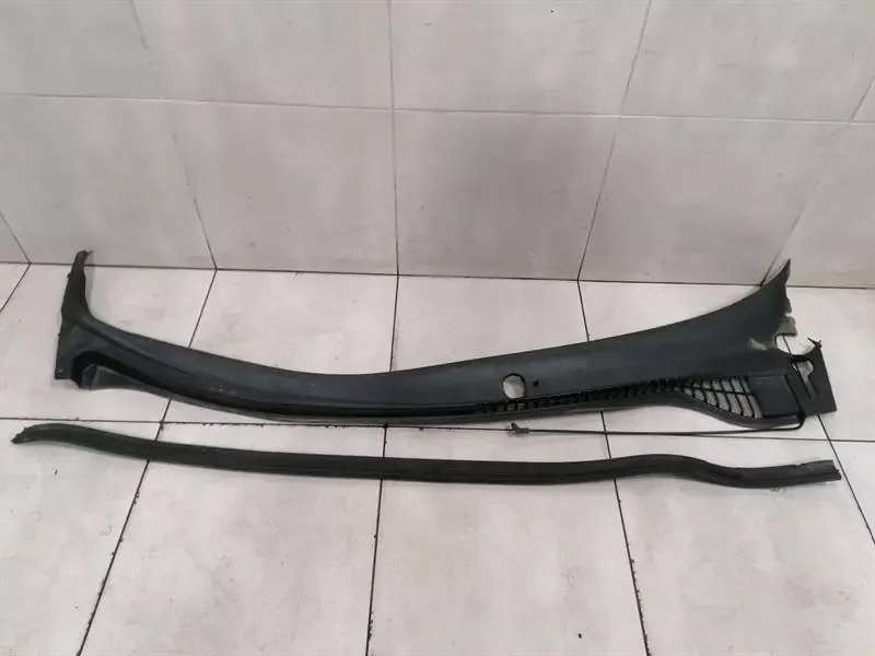 Chevrolet Corvette C6 Windshield Cowl Panel Cover 15822873 Windshield Bezel