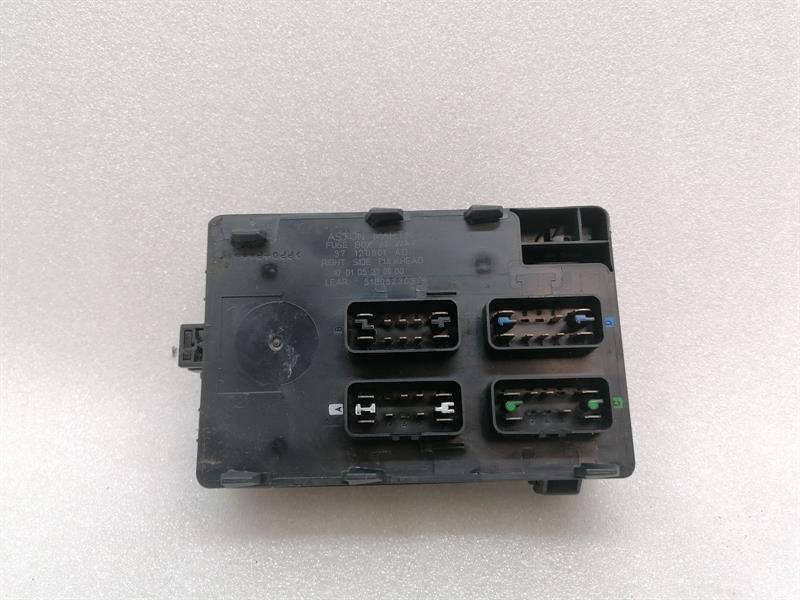 ASTON MARTIN DB7 VANTAGE Fuse Box 37-120601-AD Fuse Box