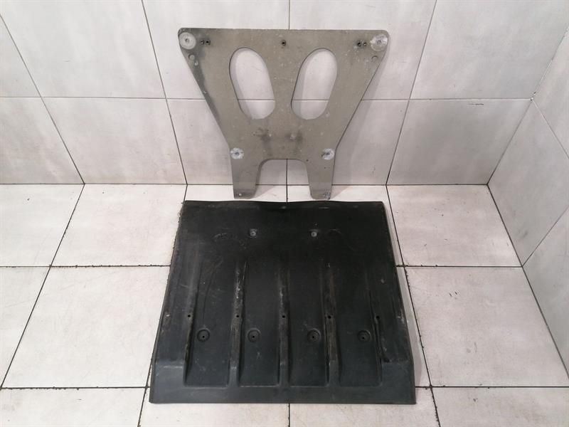 Aston Martin DB9 COUPE UNDERTRAY 4G43-17C857-AA Underbody Trim