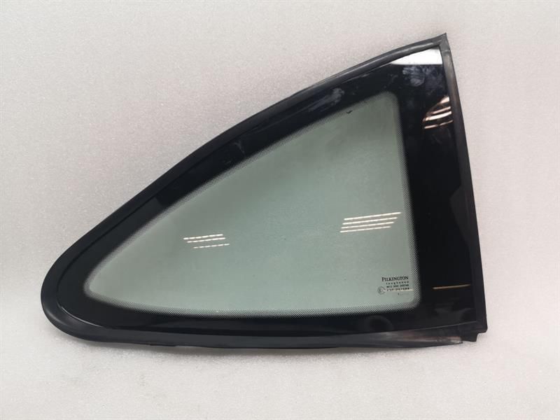 Aston Martin DB7 Vantage RRH Quarter Glass 76-81895 Door Panel 1/4 Rear Right