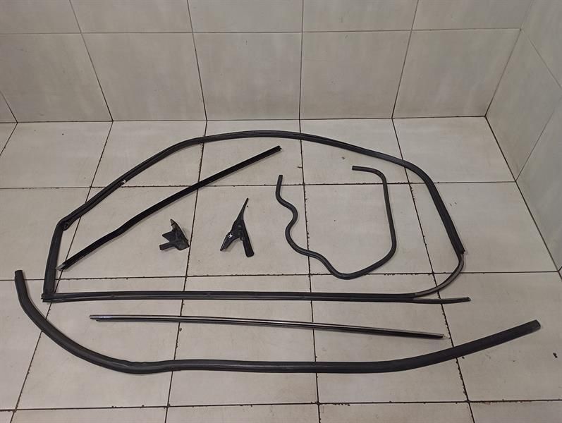 ASTON MARTIN CURVE MK2 2011-2012 Door Seal 4G43-F20708-Bra Door Seals RH