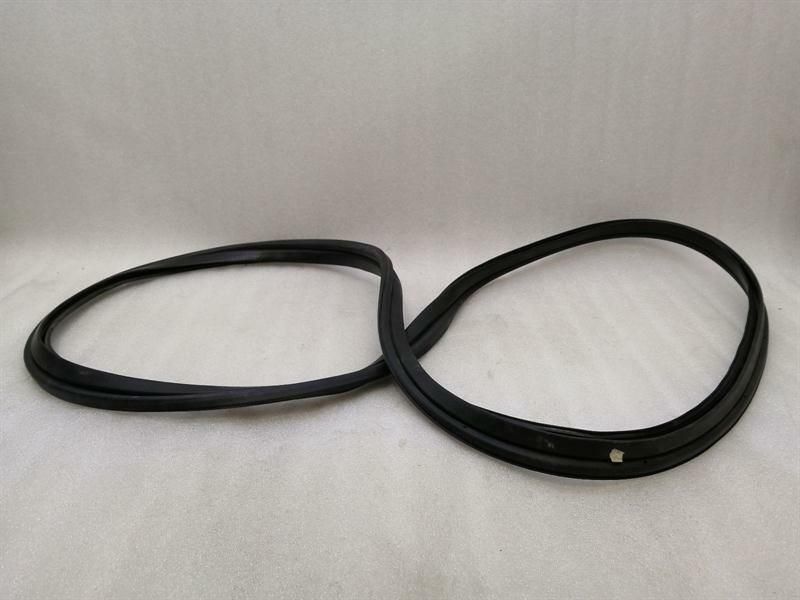 Aston Martin DB9 Volante Boot Lid Seal 4G43-F43720-AH Boot Lid