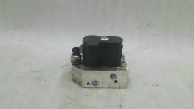 Mercedes S-Class W221 Rear ABC Valve A2213200358 Hydraulic Valve Rear.