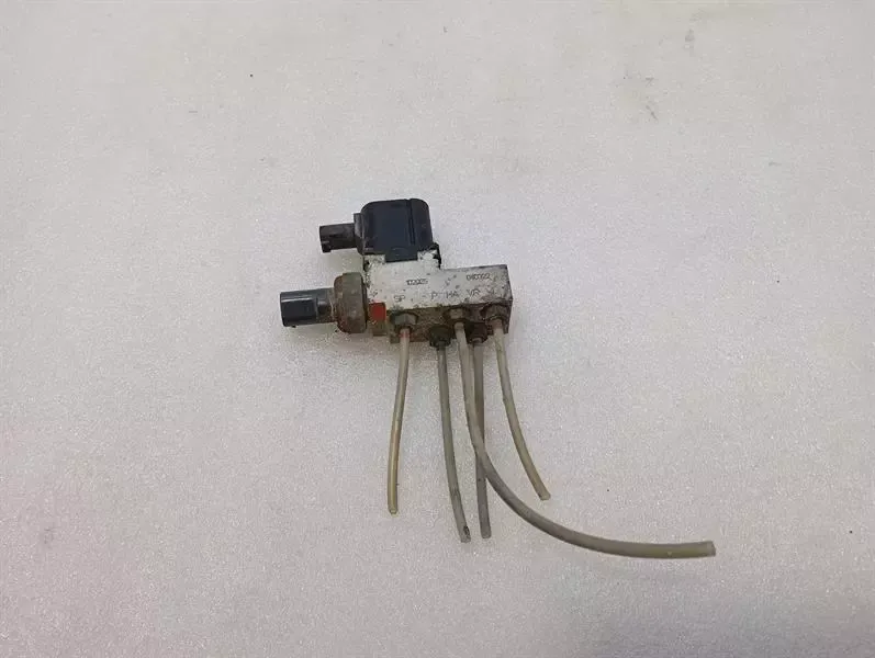 Maybach 62 V240 air suspension valve A2113200158 valve block