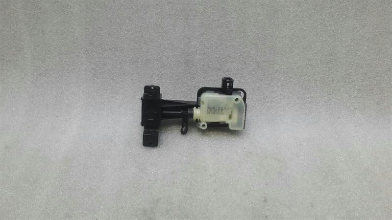 Mercedes S-Class W221 Fuel Cap Actuator A2518200197 Fuel Flap Actuator W216.