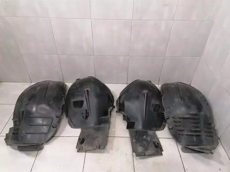 Mercedes CL600 W216 WHEEL ARCH PLASTIC FRONT SET A2166900930 WHEEL RUN COVER