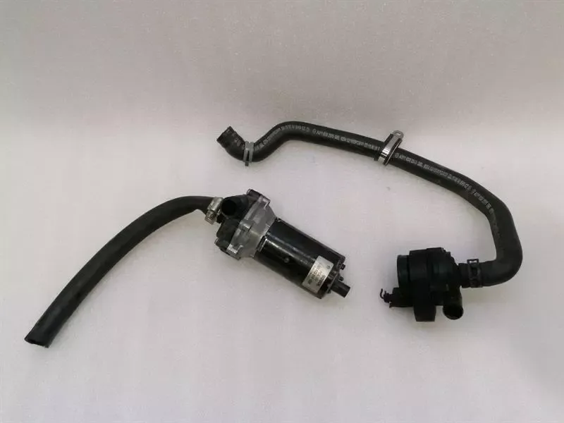 Mercedes CLS55 AMG W219 additional cooling pump A0005504883 coolant pump set