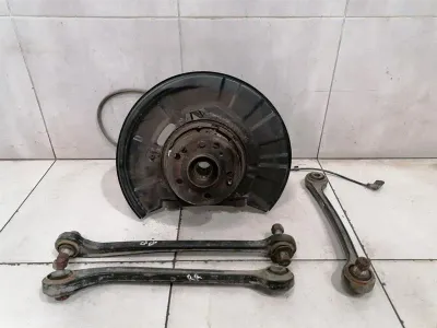 Maybach 57 W240 Right Rear Hub A2403501008 Wheel Bearing Housing Rear Right