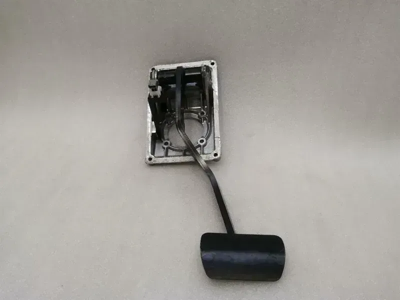 Mercedes G-Wagen W463 Brake Pedal A4632940701 Brake Pedal