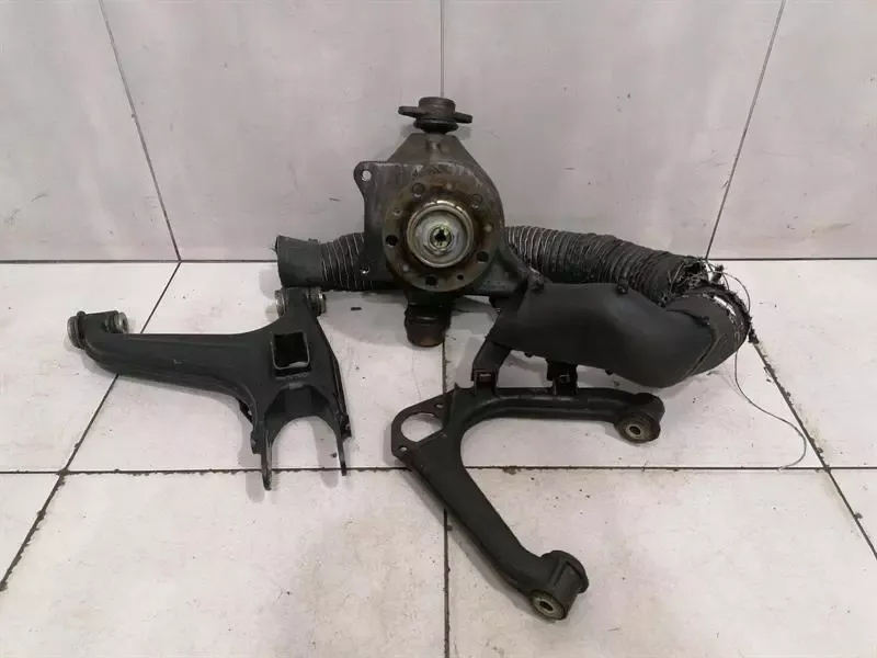 Ferrari 550 Maranello F133 Right Front Hub 184621 Wheel Bearing Housing Front Right