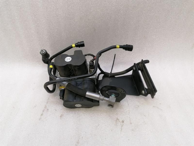 Mercedes SL R230 Rear ABC Valve A2213200358 Hydraulic Valve ABC Rear Block