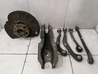 Mercedes S63 AMG W221 Left Rear Hub A2213503108 Wheel Bearing Housing Rear Left