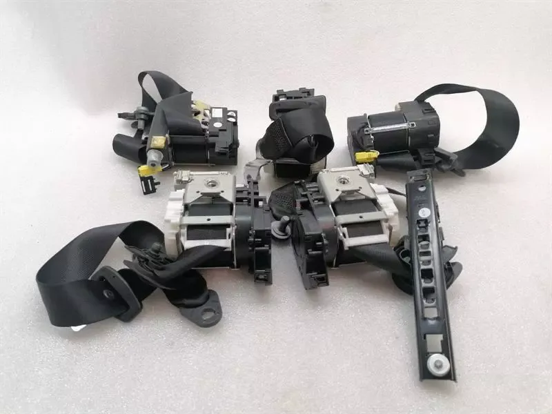 Mercedes S-class W221 seat belt set A2218606785 seat belt set