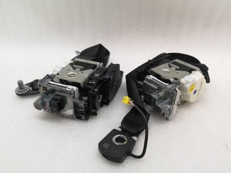 Mercedes S-Class W221 front seat belt set A2218608185 seat belt belt front