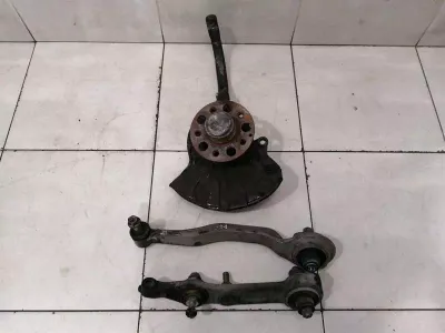 Mercedes CLS55 AMG W219 Left Front Hub A2113305120 Wheel Bearing Housing Front Left