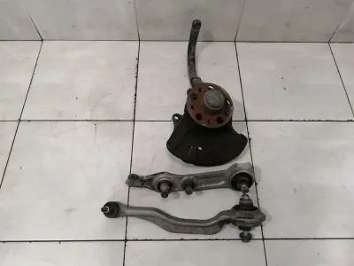 Mercedes CLS55 AMG W219 Right Front Hub A2113305220 Wheel Bearing Housing Front Right