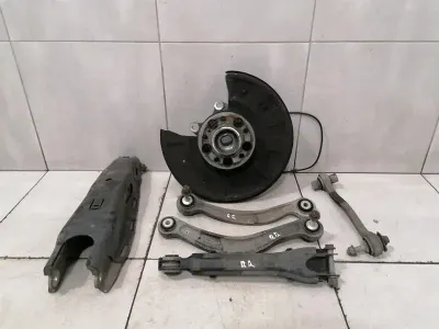 Mercedes SL R231 Right Rear Hub Set A2313504600 Wheel Bearing Housing Rear Right