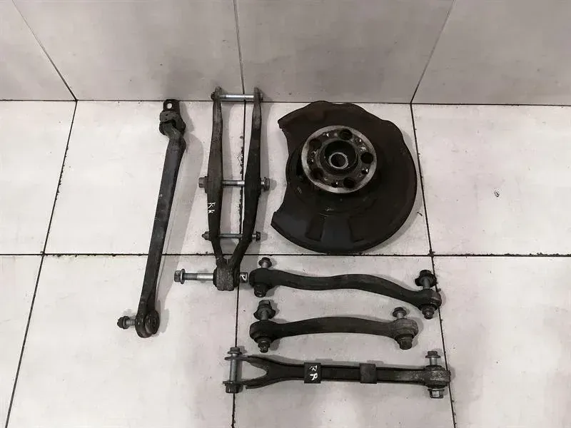 Mercedes CLS55 AMG W219 Right Rear Hub A2113504608 Wheel Bearing Housing Rear Right