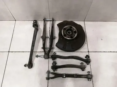 Mercedes CLS55 AMG W219 Right Rear Hub A2113504608 Wheel Bearing Housing Rear Right