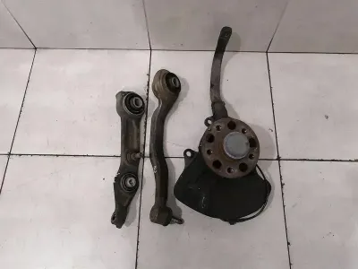 Mercedes CLS W219 Right Front Hub A2113306720 Wheel Bearing Housing Front Right