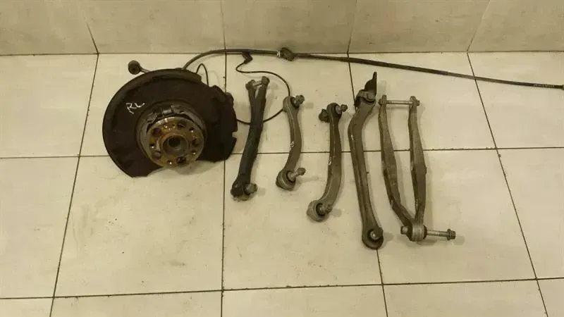 Mercedes CLS W219 Left Rear Hub A2113504508 Wheel Bearing Housing Rear Left