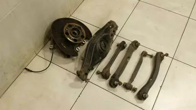 Mercedes SLK 55 AMG R172 Left Rear Hub A1723507700 Wheel Bearing Housing Rear Left