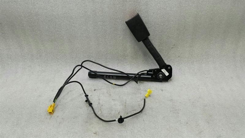 Mercedes E Class W211 FRH Seatbelt tensioner A2118602069 seat belt strap front RE