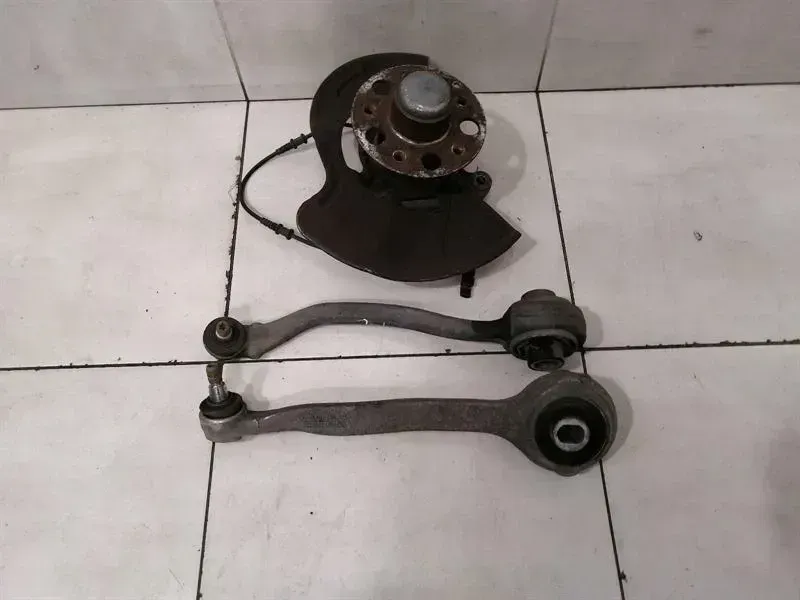 Mercedes SLK R171 SLK55 AMG FLH hub A2043320101 wheel bearing housing front left