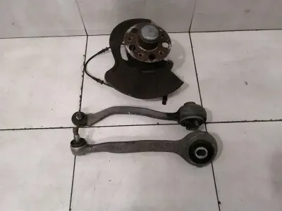 Mercedes SLK R171 SLK55 AMG FLH hub A2043320101 wheel bearing housing front left