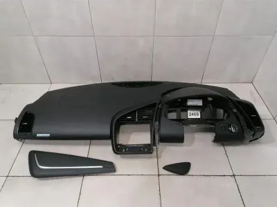 AUDI R8 TYPE 42 V10 5.2 SPYDER LEATHER DASHBOARD 427857009C RIGHT HAND DRIVE RHD